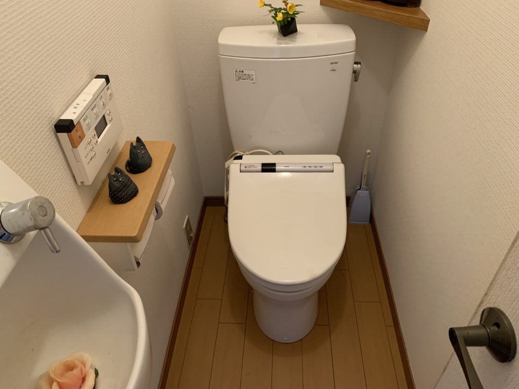 タンクレストイレですっきりとした空間に 榮建リフォーム